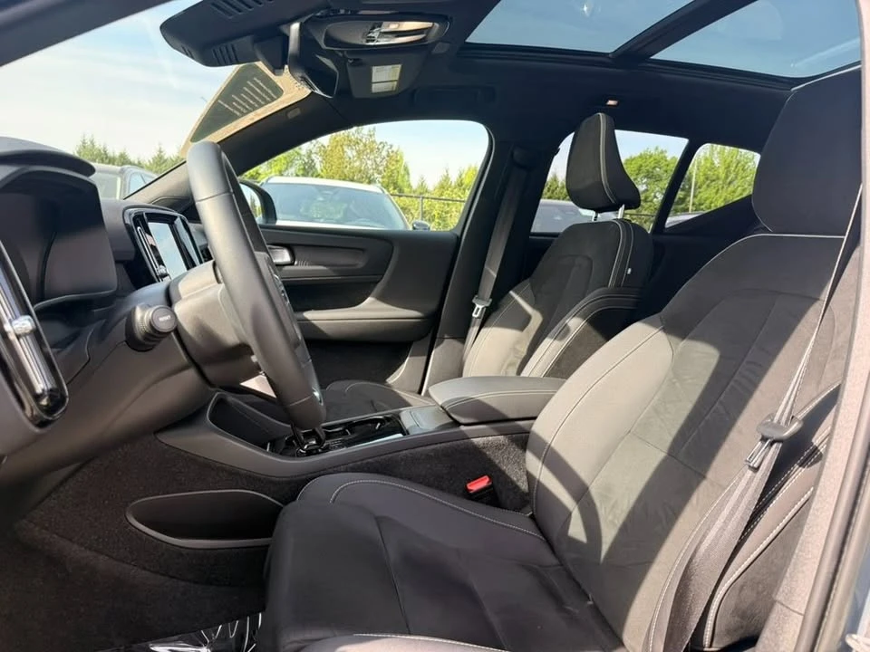 2023 Volvo XC40 - Image 9 of 13