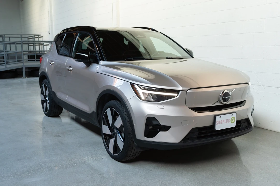 2023 Volvo XC40 - Image 17 of 21