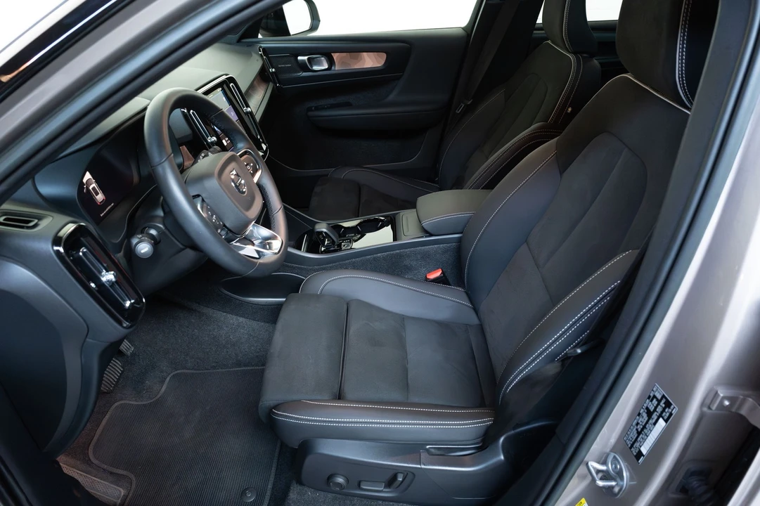 2023 Volvo XC40 - Image 4 of 21
