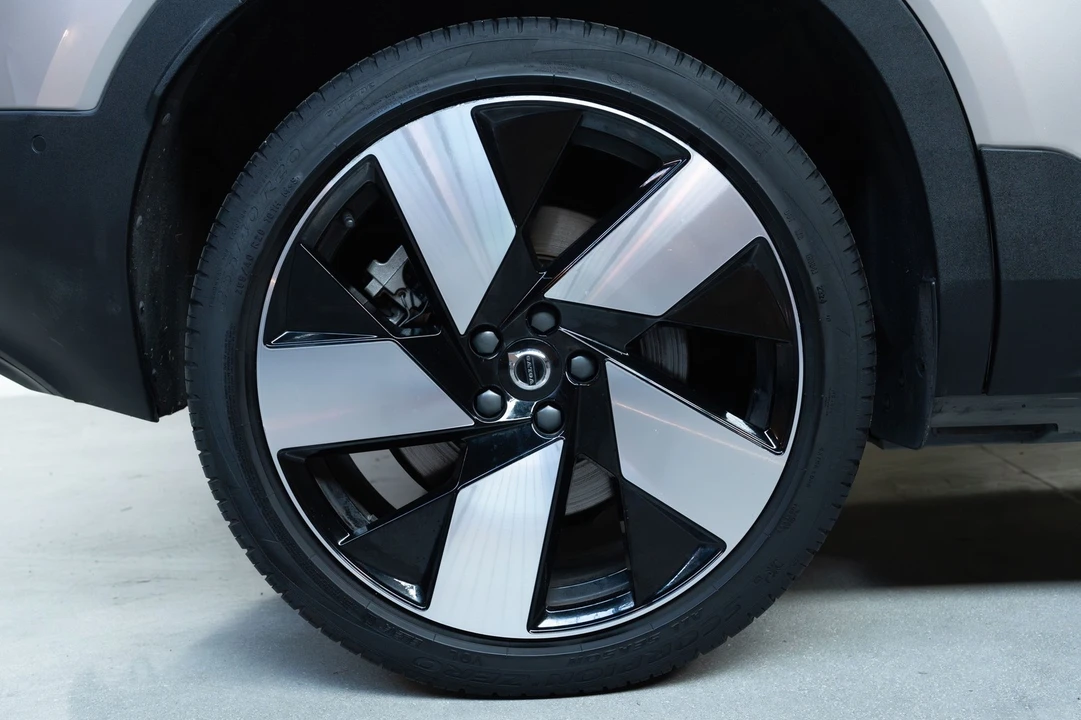2023 Volvo XC40 - Image 9 of 21