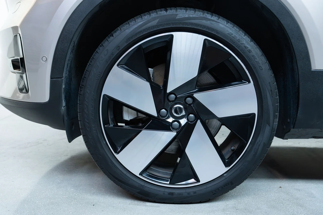 2023 Volvo XC40 - Image 7 of 21