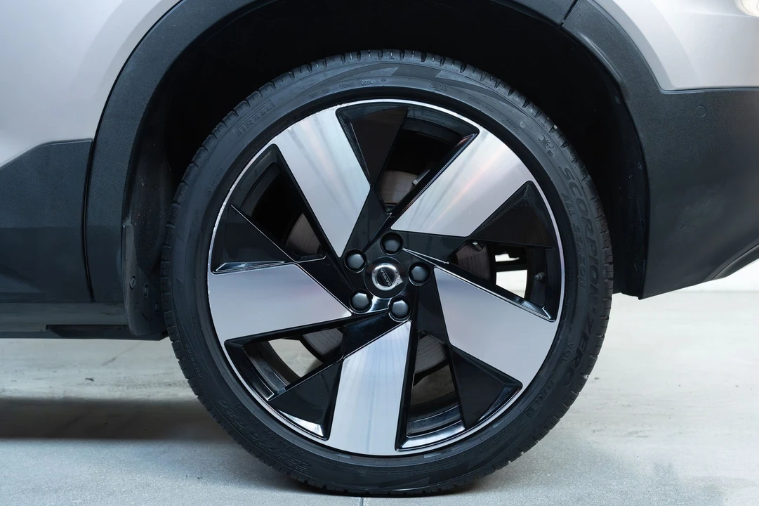 2023 Volvo XC40 - Image 8 of 21