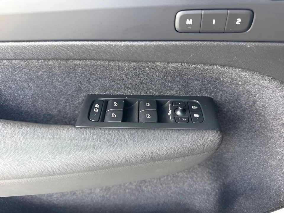 2023 Volvo XC40 - Image 25 of 31