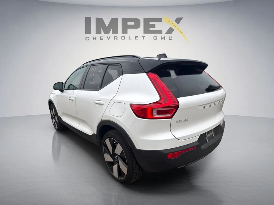 2023 Volvo XC40 - Image 3 of 15