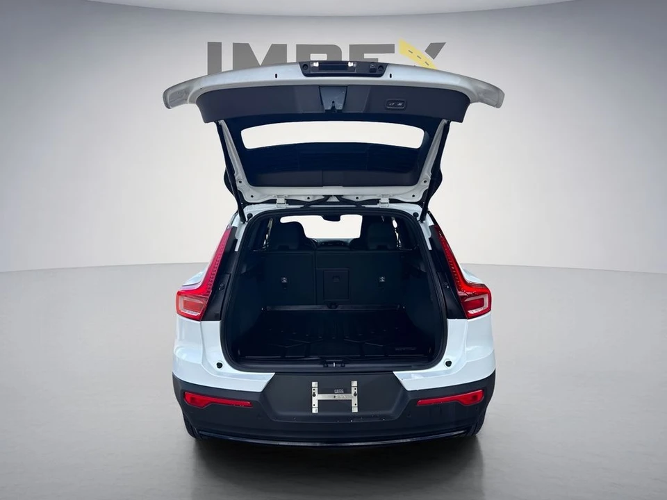 2023 Volvo XC40 - Image 27 of 31
