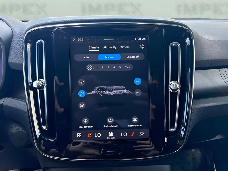 2023 Volvo XC40 - Image 19 of 31