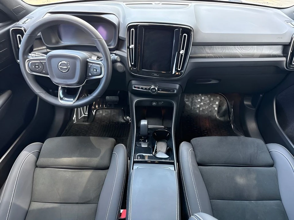 2023 Volvo XC40 - Image 14 of 31