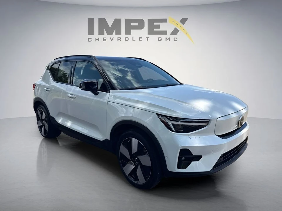 2023 Volvo XC40 - Image 7 of 31