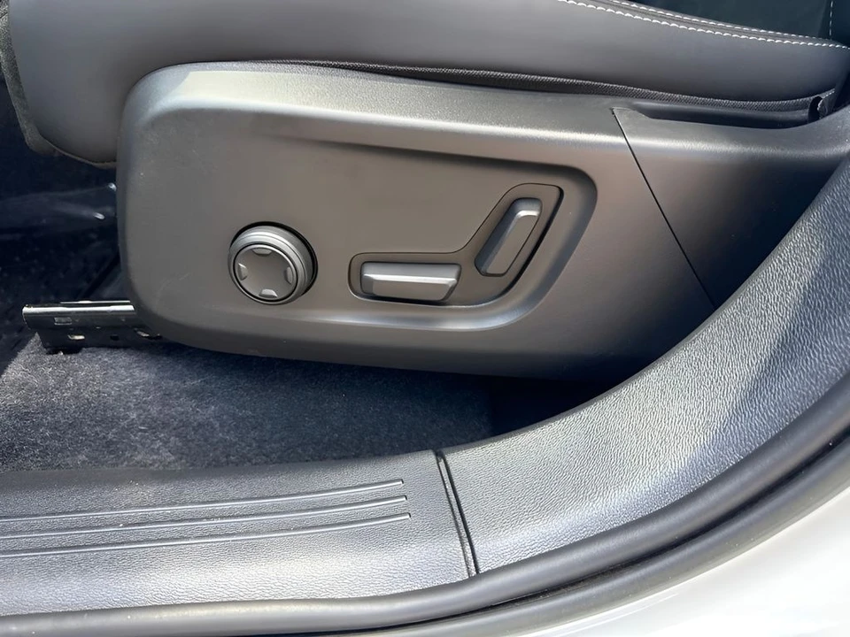 2023 Volvo XC40 - Image 10 of 31