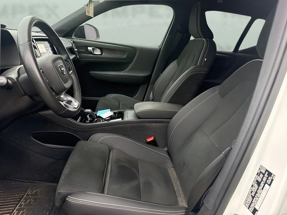 2023 Volvo XC40 - Image 11 of 15