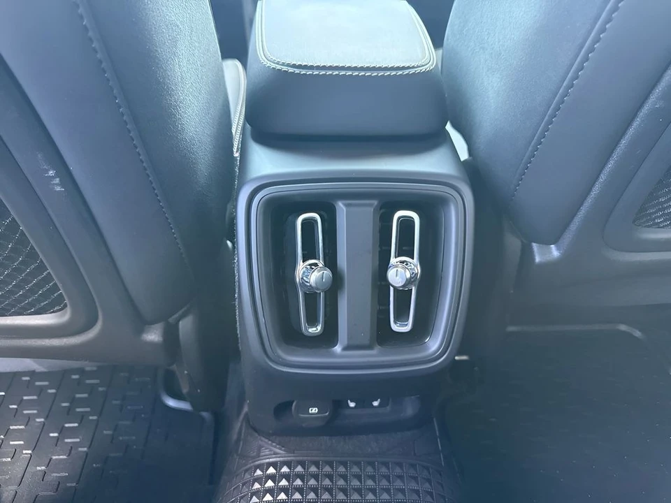 2023 Volvo XC40 - Image 13 of 31