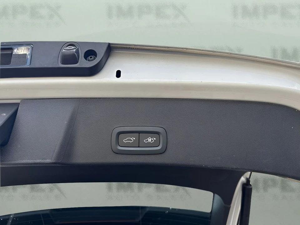 2023 Volvo XC40 - Image 28 of 31