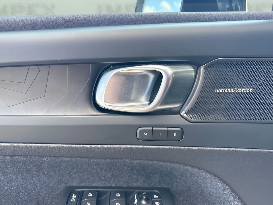 2023 Volvo XC40 - Image 11 of 31
