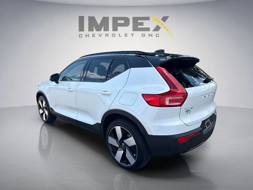 2023 Volvo XC40 - Image 3 of 31