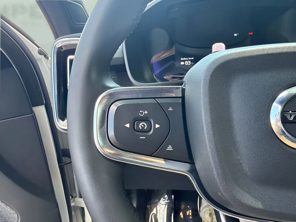 2023 Volvo XC40 - Image 16 of 31