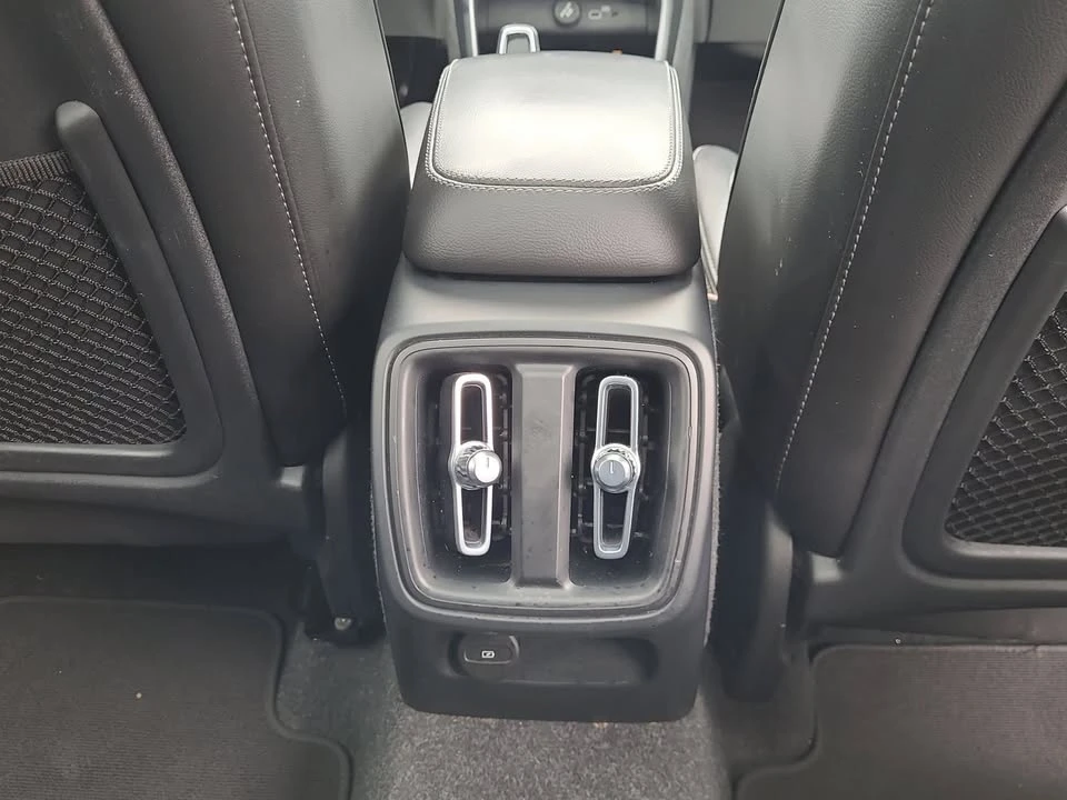 2023 Volvo XC40 - Image 14 of 20