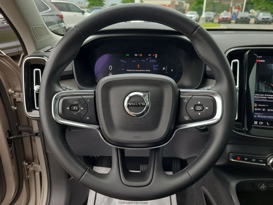 2023 Volvo XC40 - Image 16 of 20