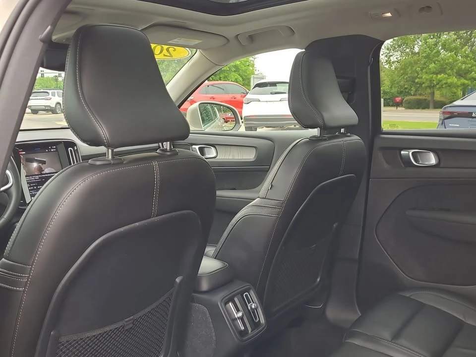2023 Volvo XC40 - Image 10 of 20