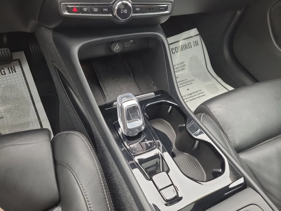 2023 Volvo XC40 - Image 19 of 20