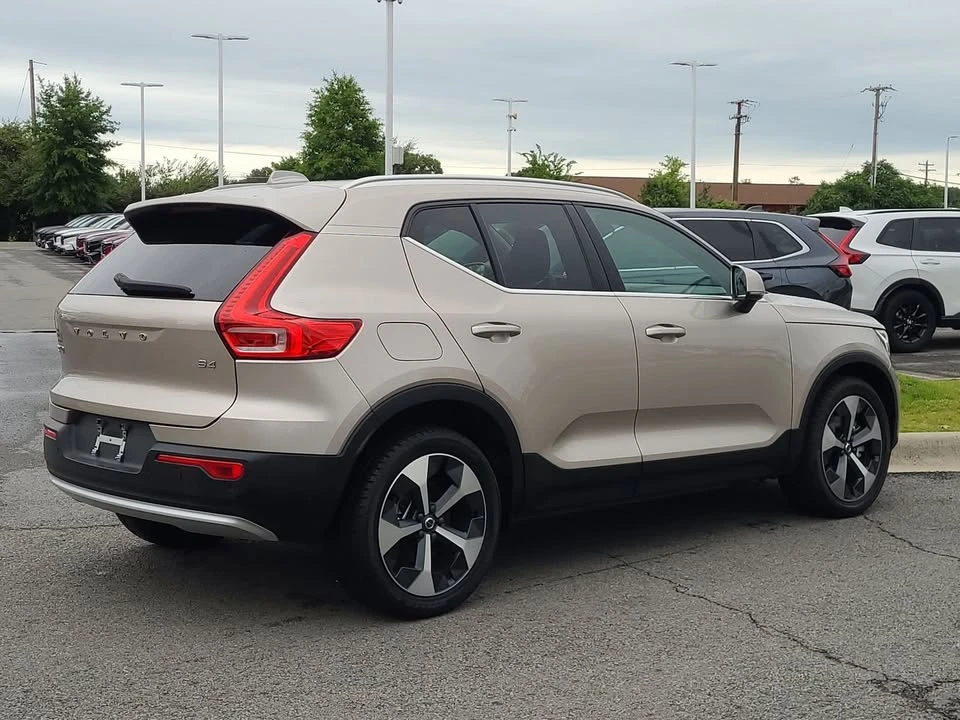 2023 Volvo XC40 - Image 2 of 20