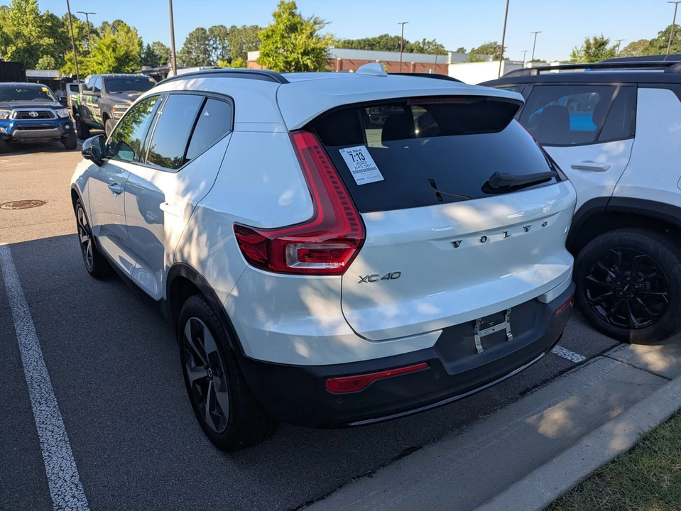 2023 Volvo XC40 - Image 4 of 4