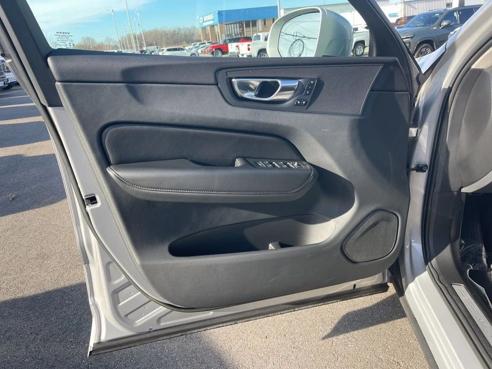 2023 Volvo XC60 2nd Gen - Image 9 of 21