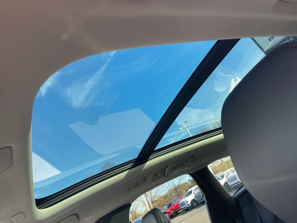 2023 Volvo XC60 2nd Gen - Image 18 of 21