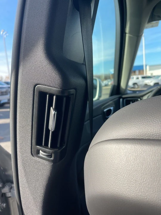 2023 Volvo XC60 2nd Gen - Image 15 of 21