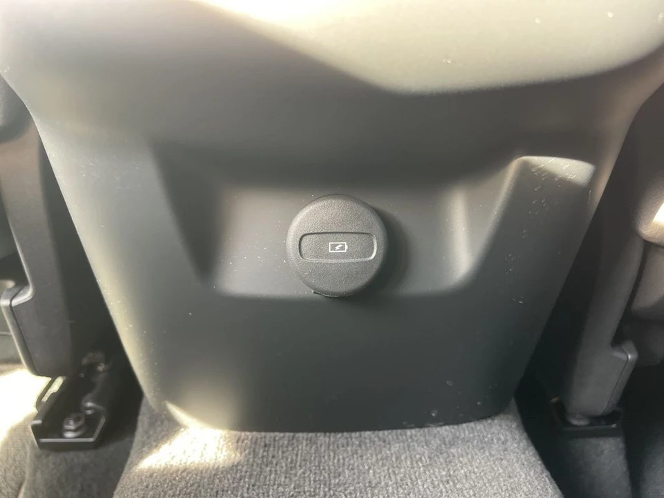 2023 Volvo XC60 2nd Gen - Image 17 of 21