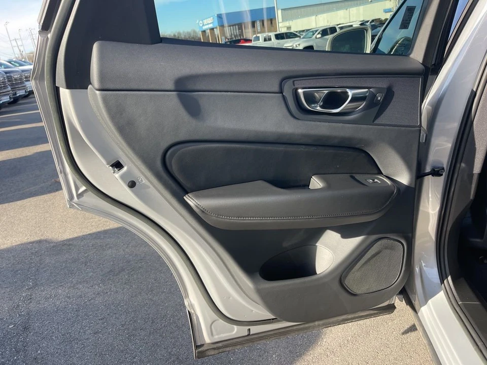 2023 Volvo XC60 2nd Gen - Image 13 of 21