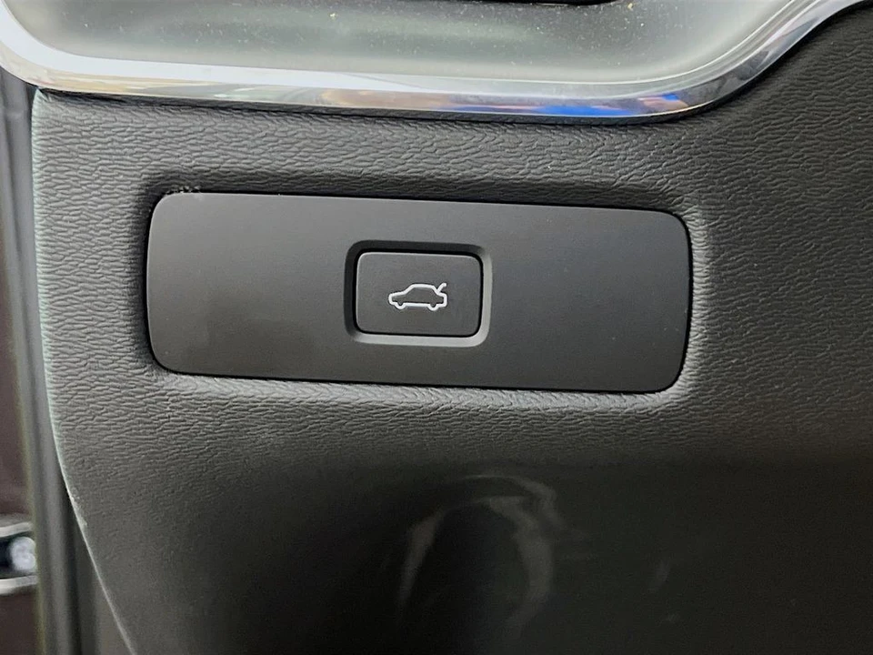 2023 Volvo XC60 2nd Gen - Image 11 of 21