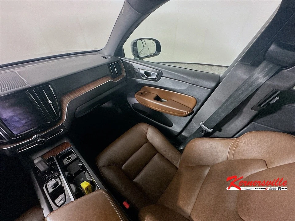 2023 Volvo XC60 2nd Gen - Image 11 of 12