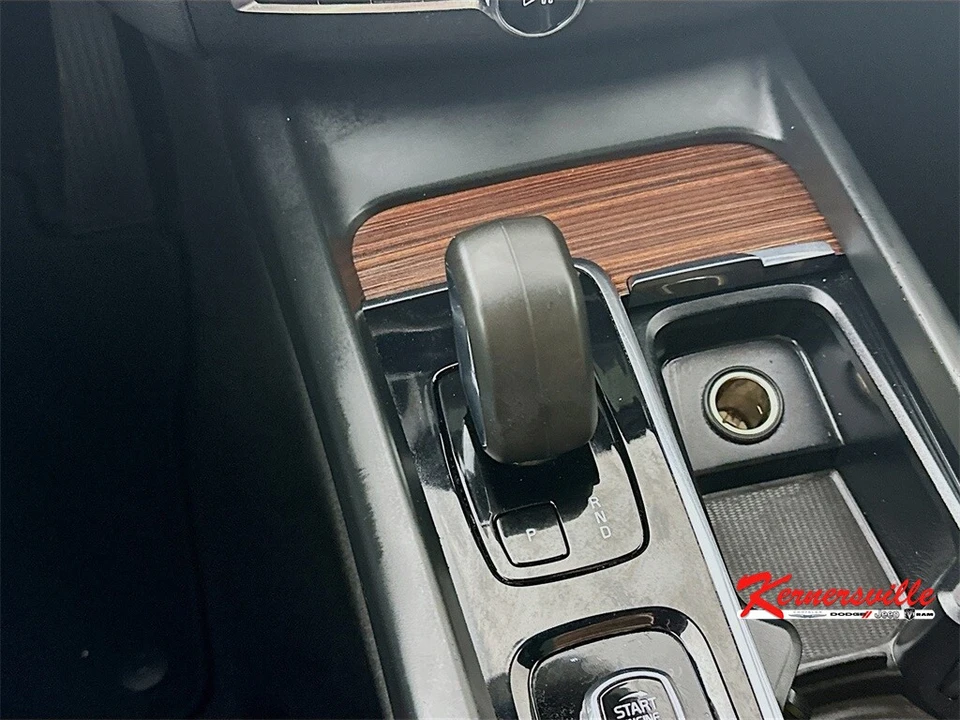 2023 Volvo XC60 2nd Gen - Image 16 of 21