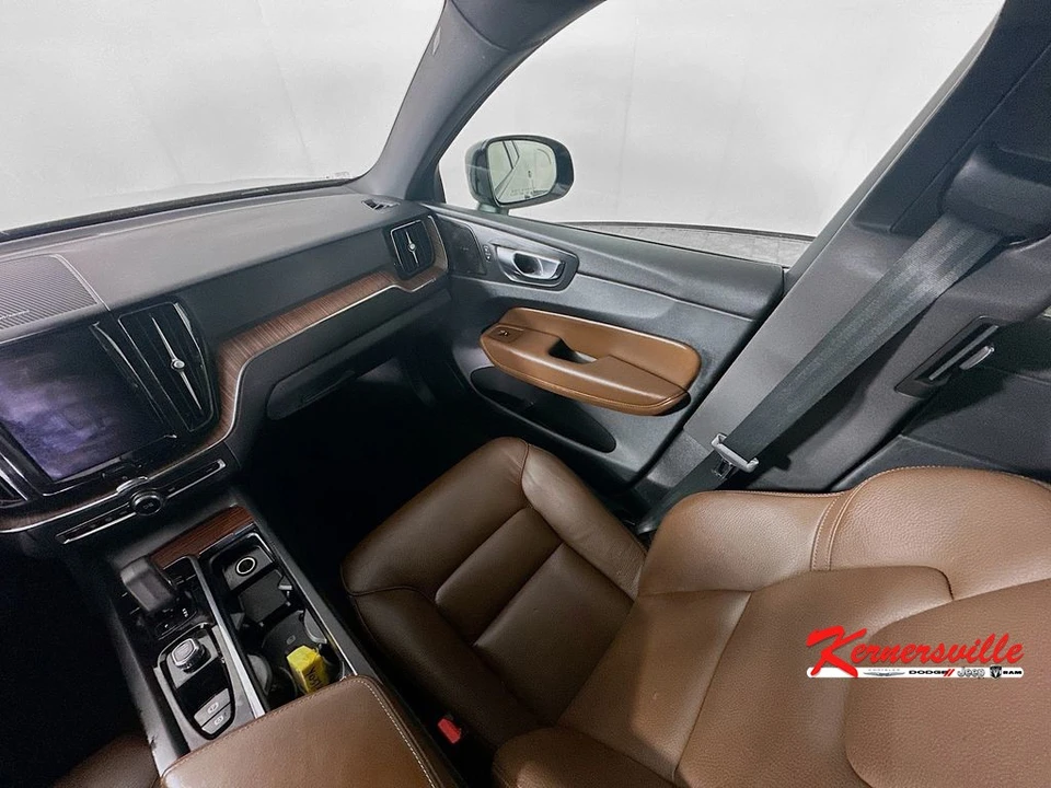 2023 Volvo XC60 2nd Gen - Image 11 of 21