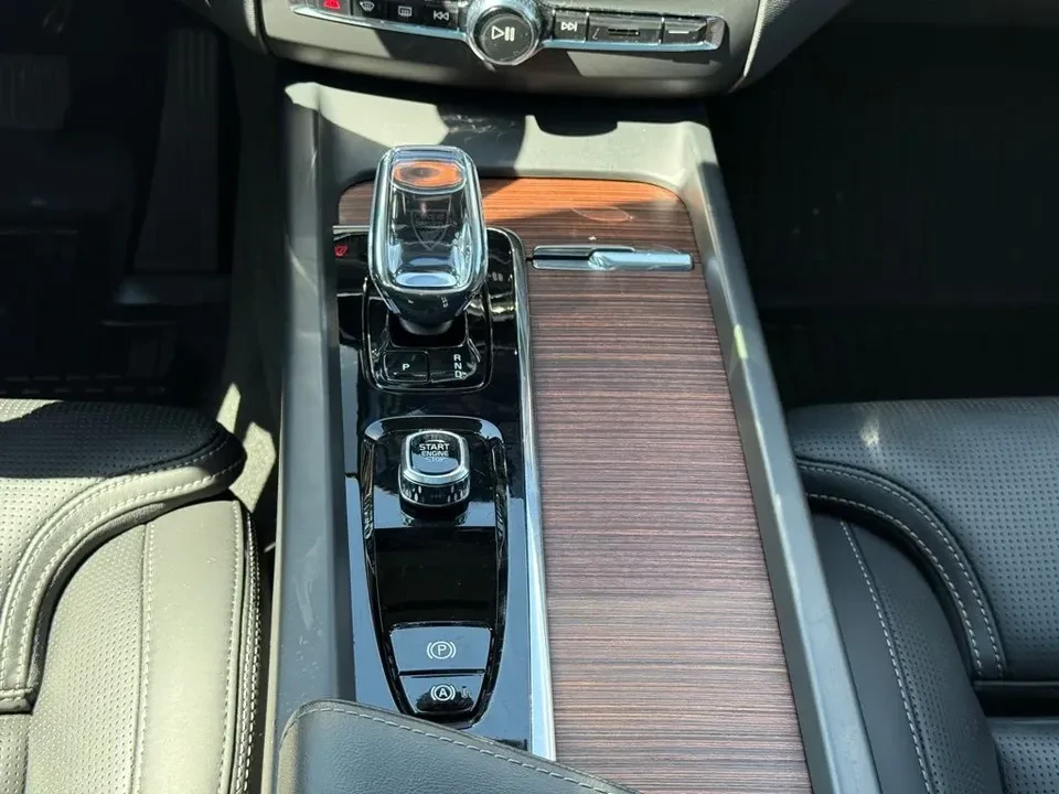 2023 Volvo XC60 2nd Gen - Image 12 of 15