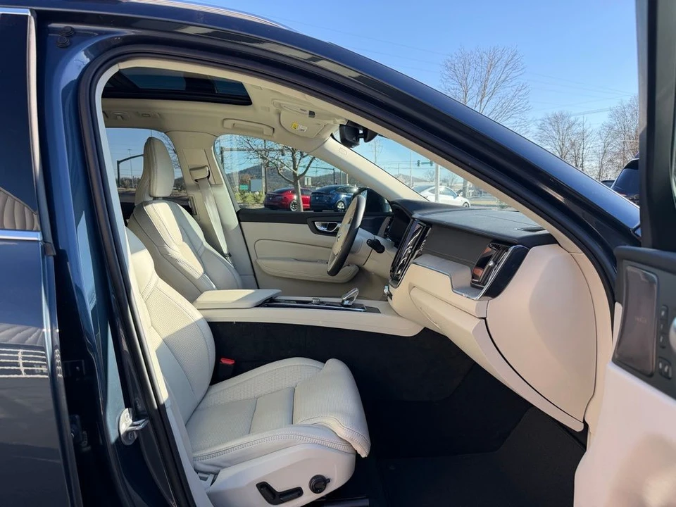 2023 Volvo XC60 2nd Gen - Image 14 of 20