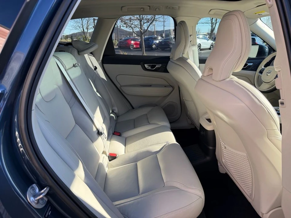 2023 Volvo XC60 2nd Gen - Image 17 of 20
