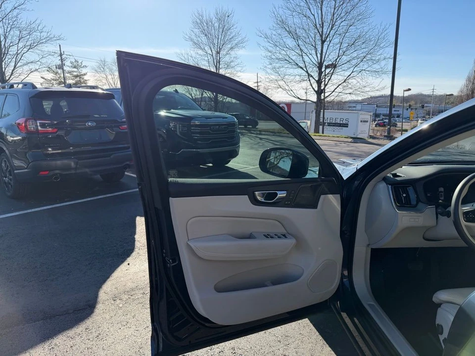 2023 Volvo XC60 2nd Gen - Image 7 of 20