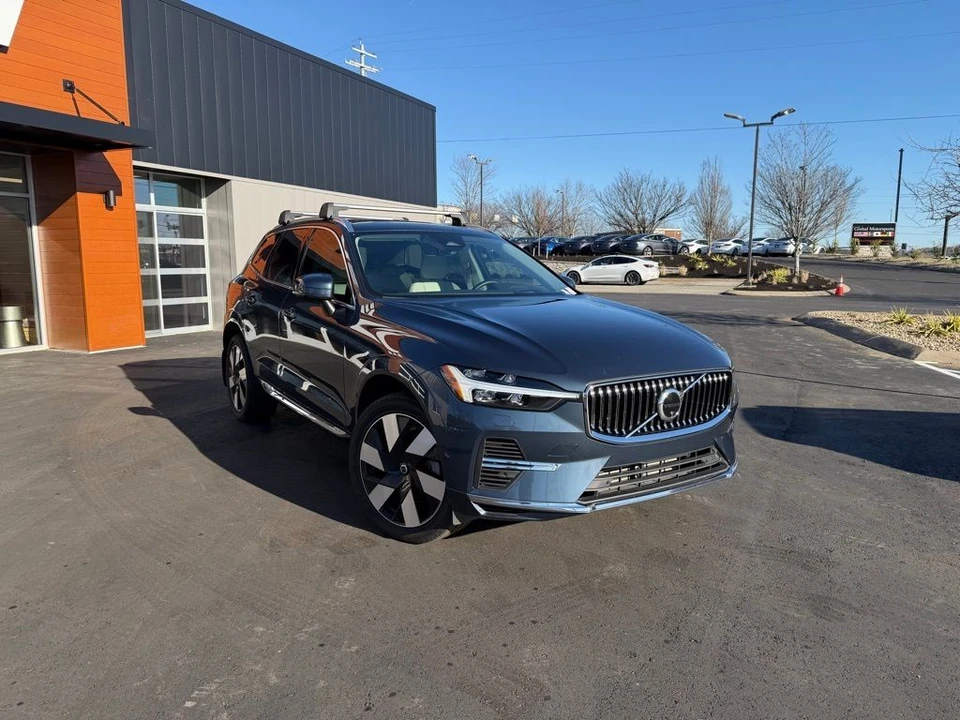 2023 Volvo XC60 2nd Gen - Image 2 of 20