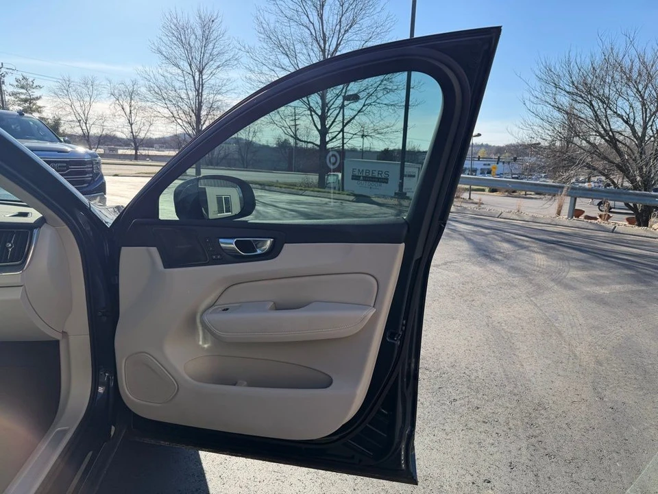 2023 Volvo XC60 2nd Gen - Image 13 of 20