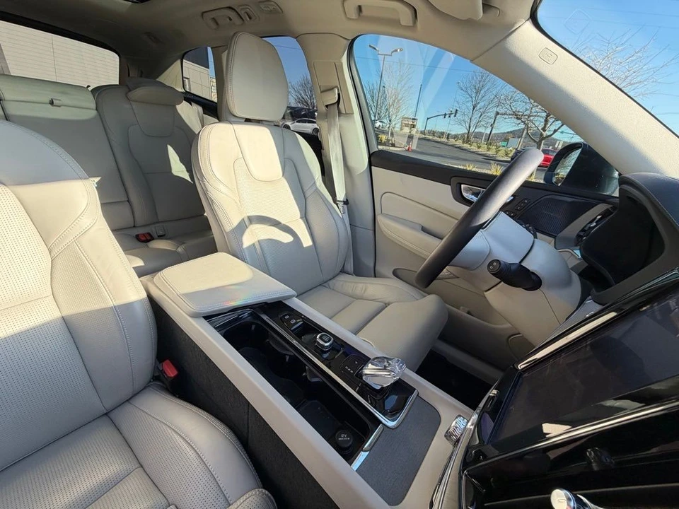 2023 Volvo XC60 2nd Gen - Image 19 of 20