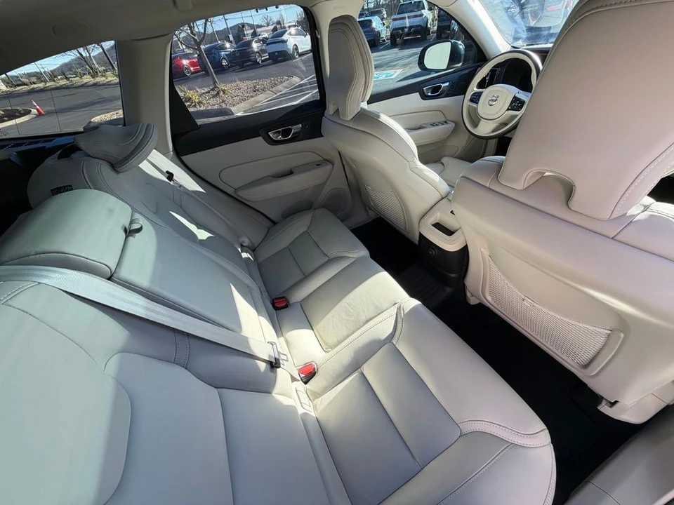 2023 Volvo XC60 2nd Gen - Image 18 of 20