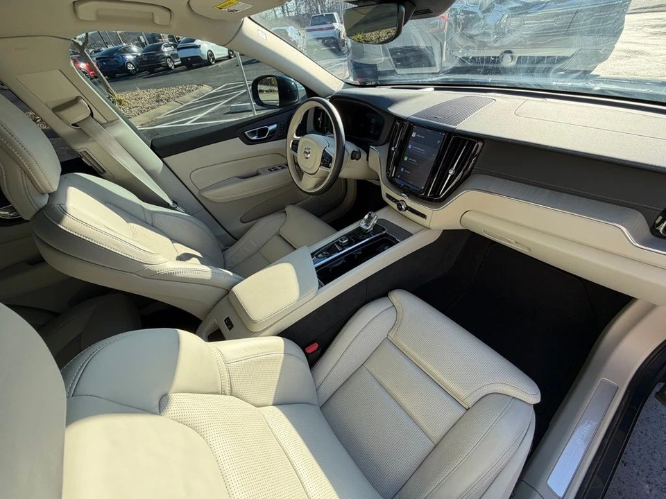 2023 Volvo XC60 2nd Gen - Image 15 of 20