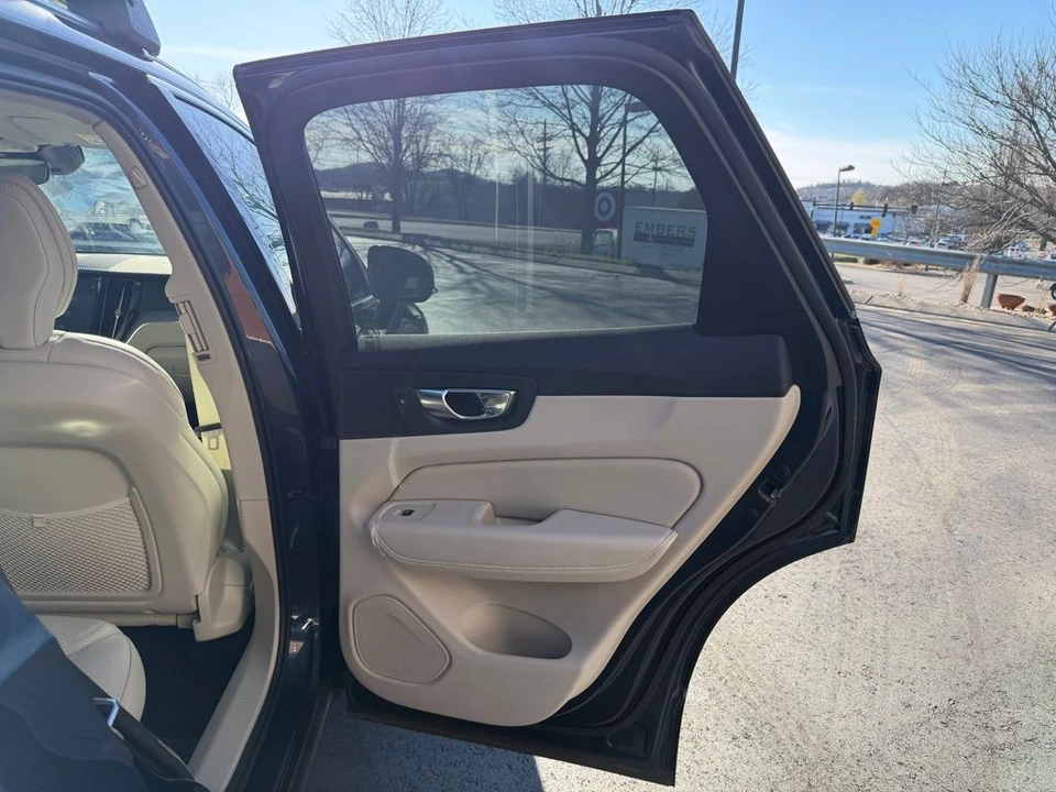 2023 Volvo XC60 2nd Gen - Image 16 of 20