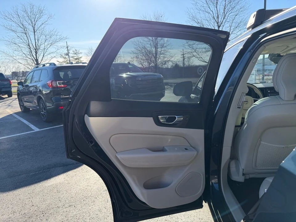 2023 Volvo XC60 2nd Gen - Image 11 of 20
