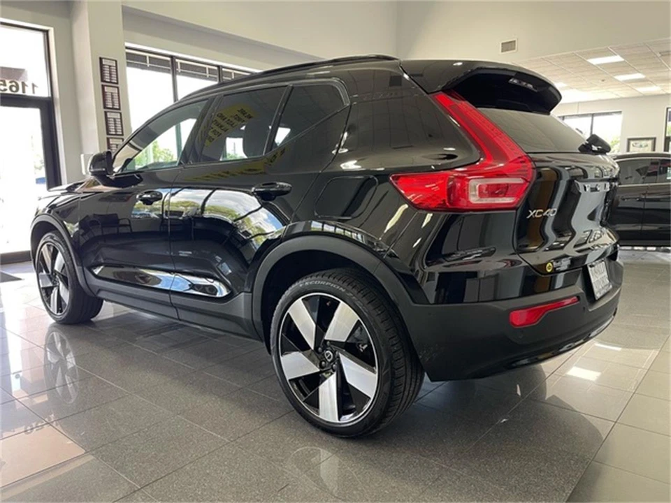 2023 Volvo XC60 2nd Gen - Image 3 of 31