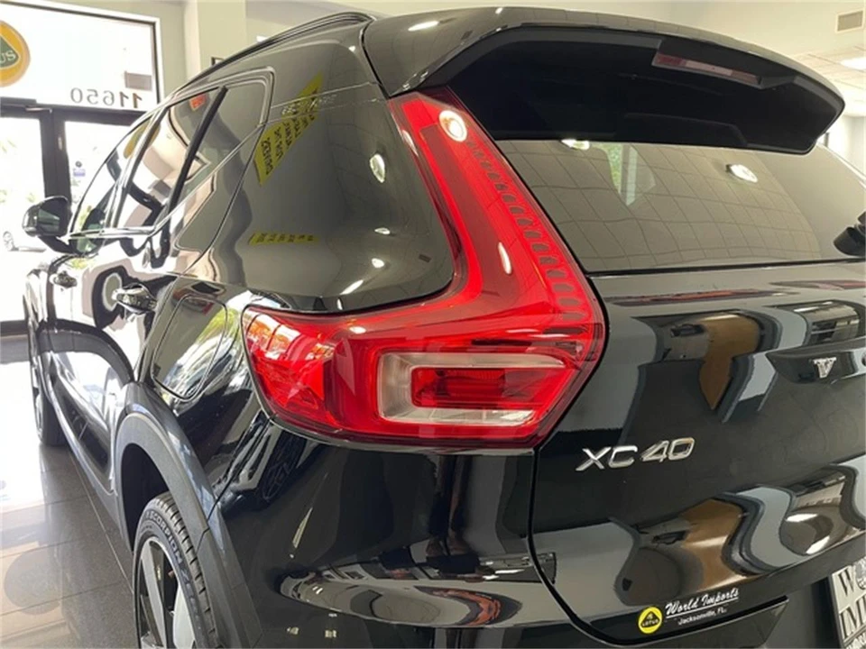 2023 Volvo XC60 2nd Gen - Image 15 of 31