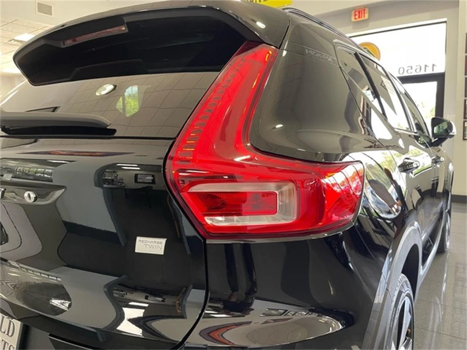 2023 Volvo XC60 2nd Gen - Image 17 of 31