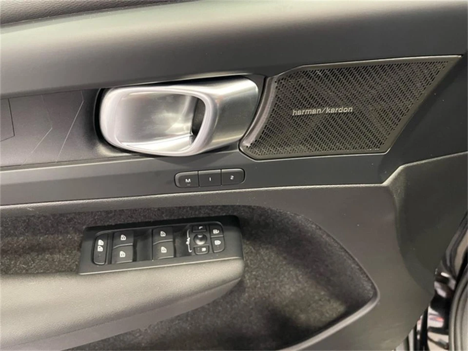 2023 Volvo XC60 2nd Gen - Image 23 of 31