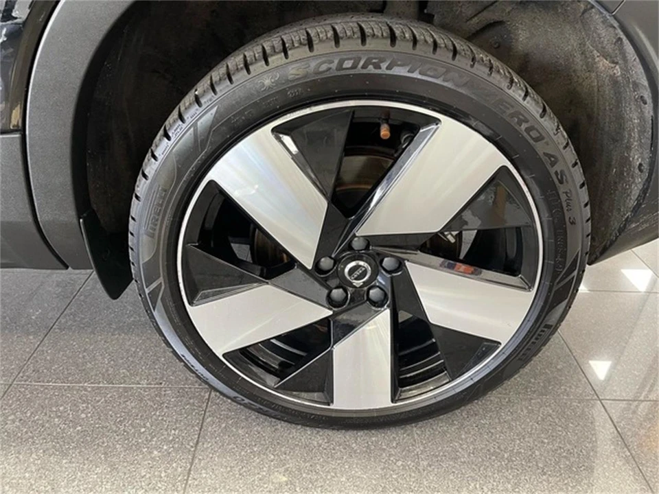 2023 Volvo XC60 2nd Gen - Image 21 of 31
